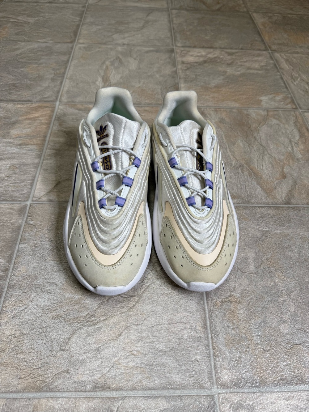 Addias Ozelia Women’s Shoe Size 8 White GW3065 Preowned